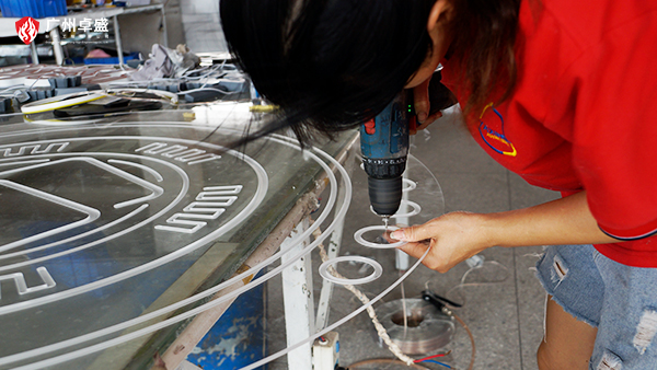 卓盛標識-霓虹燈組裝